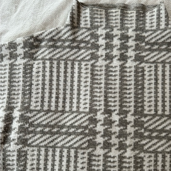 Soft houndstooth sweater - Picture 3 of 4